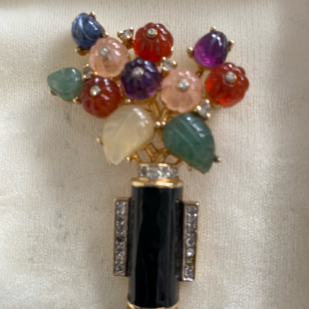 Judith Leiber broach/enhancer